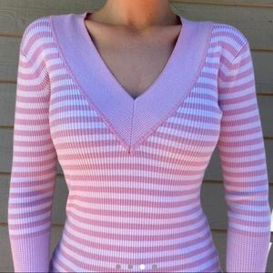 Vintage pink and white striped V neck sweater 🛼⭐️💝